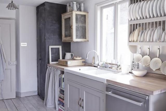 Una casita de verano en el jardín