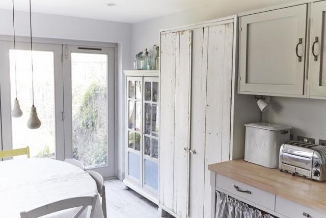 Una casita de verano en el jardín