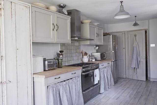 Una casita de verano en el jardín