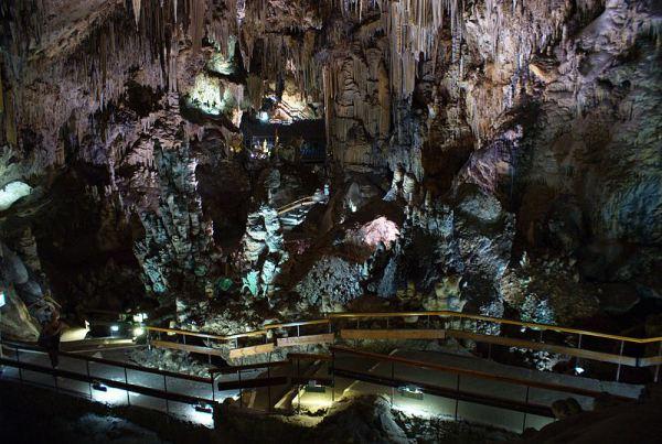 Interior de la cueva de nerja