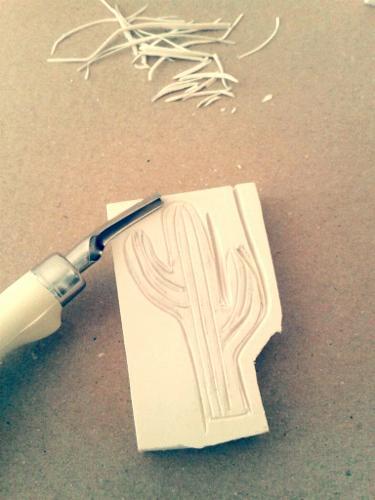 DIY tutorial grabado de sellos para personalizar papel envoltorio