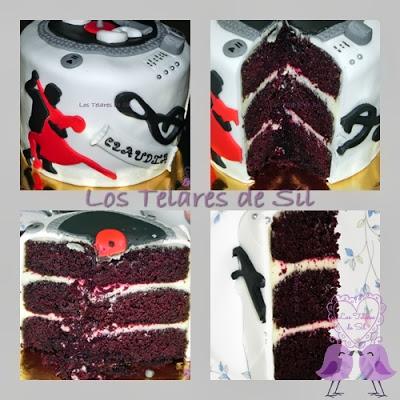 TARTA MUSICAL CON FONDANT Y BIZCOCHO RED VELVET