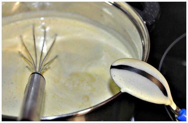 BROWNIE DE CHOCOLATE BLANCO Y ESPECIAS CON HELADO DE PISTACHO