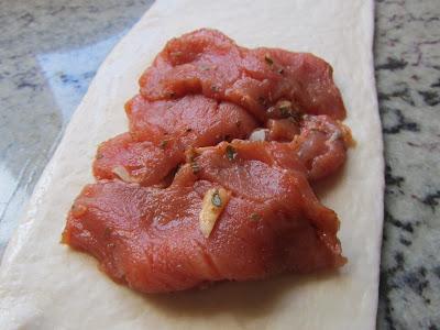 Montaditos de lomo con pimientos