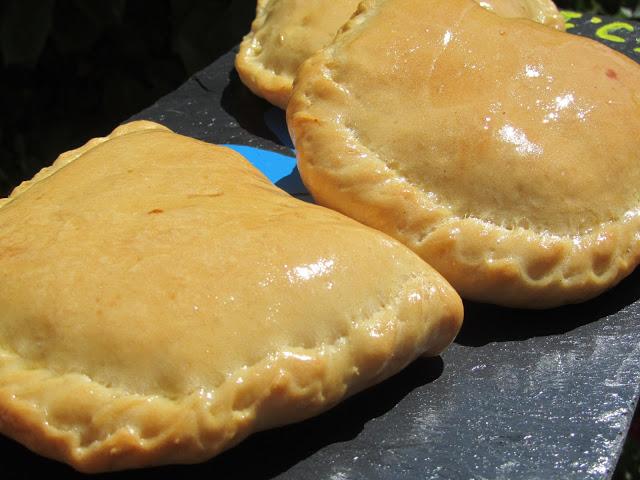 Montaditos de lomo con pimientos