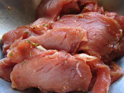 Montaditos de lomo con pimientos