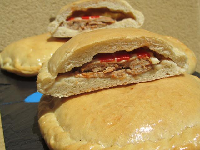 Montaditos de lomo con pimientos