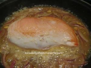 Pechuga de pollo con salsa de cerveza, mostaza y miel