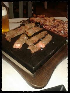COMIENDO EN ASADOR MONTERO
