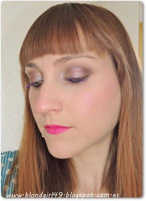 Look de maquillaje, pestañas moradas