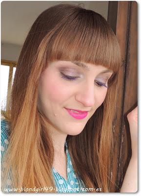 Look de maquillaje, pestañas moradas