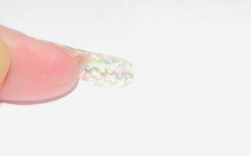 Stickers y  nuevos tonos L'oreal: Manicuras impactantes y sencillísimas.