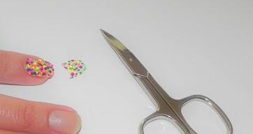 Stickers y  nuevos tonos L'oreal: Manicuras impactantes y sencillísimas.