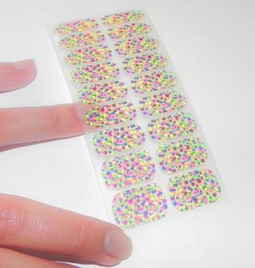 Stickers y  nuevos tonos L'oreal: Manicuras impactantes y sencillísimas.