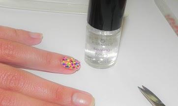 Stickers y  nuevos tonos L'oreal: Manicuras impactantes y sencillísimas.