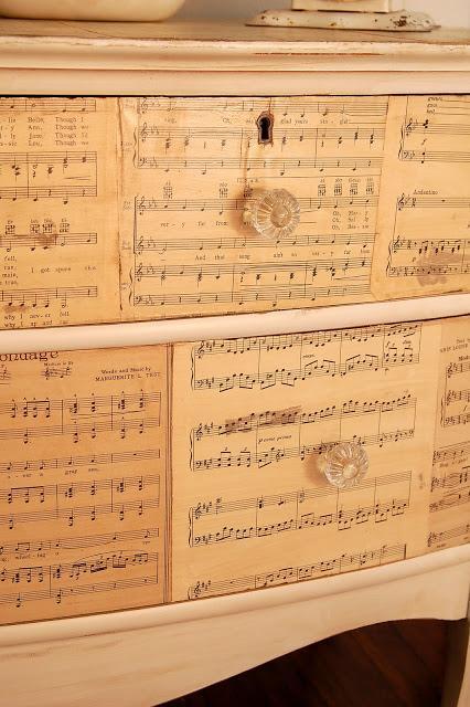 RESTAURAR UNA COMODA CON PARTITURAS