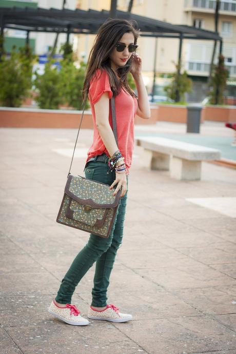 coral sneakers outfit