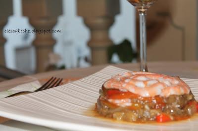 Tartar de escalibada con langostinos