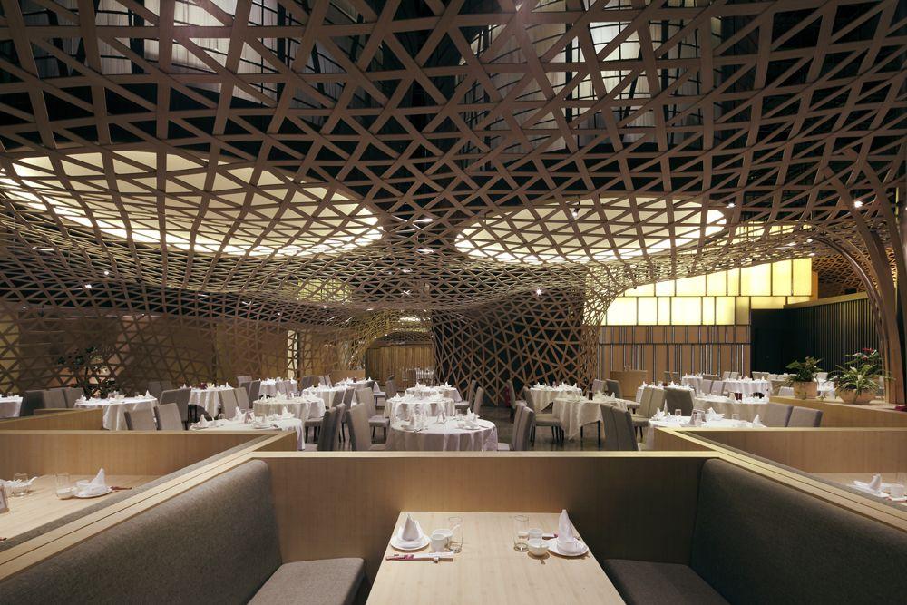 1304104984 tp 290411 03 Restaurante Revestido con una Malla Geométrica de Bamboo   Tang Palace Restaurant