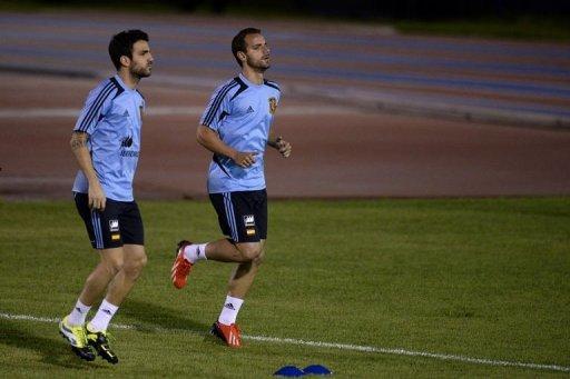 Fábregas y Soldado entrenaron al margen del equipo