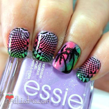 Uñas decoradas con palmeras para el verano