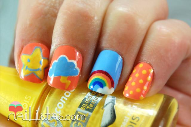 Uñas decoradas con arcoiris, nube y estrellas inspiradas en los osos amorosos