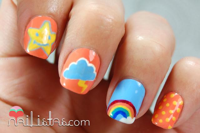 Uñas decoradas con rayo y nube, arcoiris, lunares y estrella
