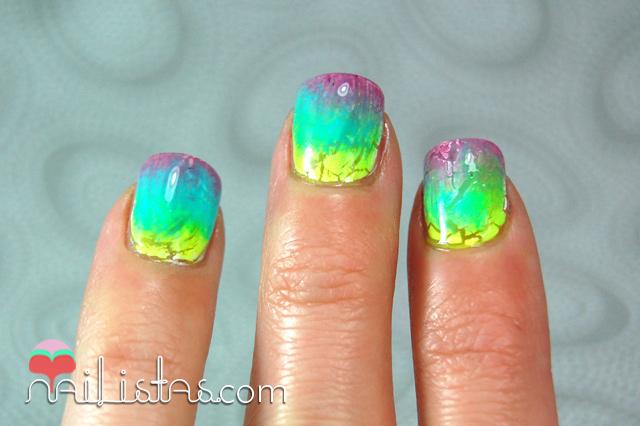 Uñas craqueladas con degradado