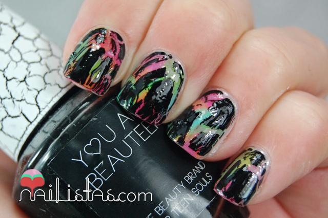 Uñas craqueladas efecto graffiti
