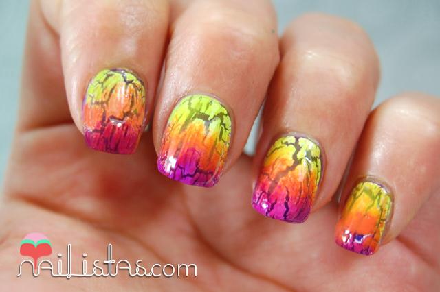 Uñas craqueladas con degradado