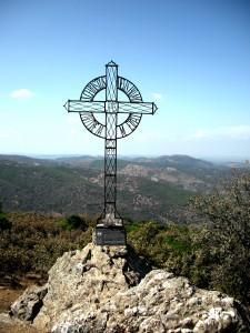Cruz junto al monasterio