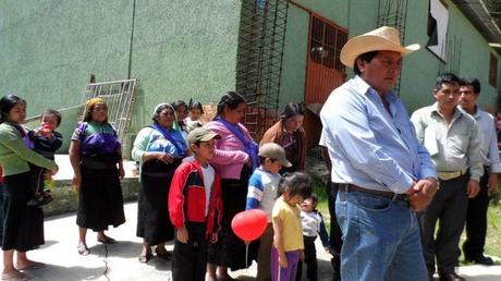 México: católicos golpean y casi queman a  evangélicos que volvían tras 3 años de exilio
