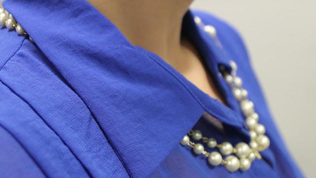 Mis Looks - Azul Klein y collar favorito