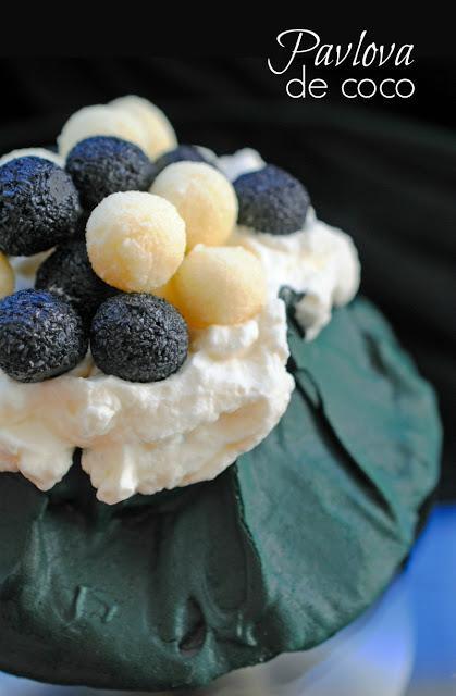 Pavlova de coco en blanco y negro para Coco Chanel [#eldesafio]