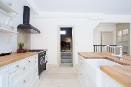 sillas Tolix estilo nórdico decoración destrozar una decoración decorar espacios armonía texturas gama cromática decoración en blanco gris madera decoración diseño interiores nórdicos decoración diáfana espacios abiertos decoración de cocinas nórdicas toques industriales cocinas nórdicas blancas madera modernas blog decoración interiores nórdicos 