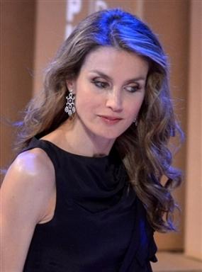 Dña. Letizia elige un little black dress en los Premios Príncipe de Girona