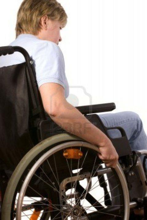 3896526-mujer-discapacitada-en-una-silla-de-ruedas