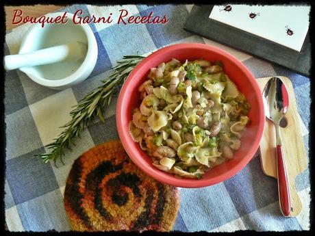 Guiso de porotos Cranberry, fideos con harina de amaranto y vegetales