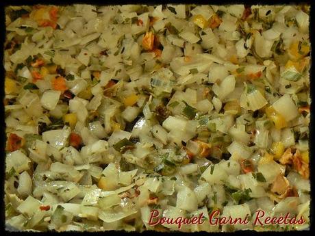 Guiso de porotos Cranberry, fideos con harina de amaranto y vegetales