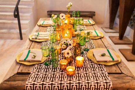 table + candles: verde, oro y marfil...