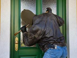 Iba a robar y llamó a la Policía