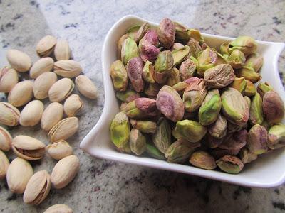 Helado de yogurt y pistachos