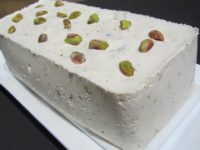 Helado de yogurt y pistachos