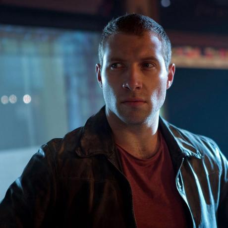 Jai Courtney habla sobre la película, Eric y sobre el director Neil Burger