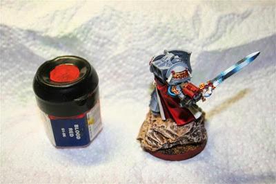 Luces en el Bolter de asalto con Blood Red de Games Workshop