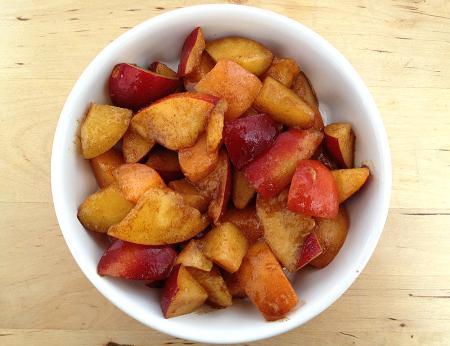 tartas de frutas con cobertura crujiente recetas postres tartas fruta recetas fáciles rápidas postres frutas recetas de crumble de frutas recetas con avena almendras postres recetas con albaricoques ciruelas receta de Crumble de albaricoques ciruelas y avena postres delikatissen 