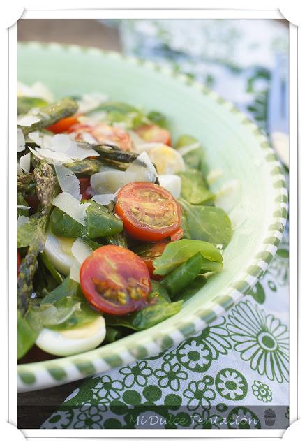 Ensalada de Canónigos, Espárragos y Huevos de Codorniz