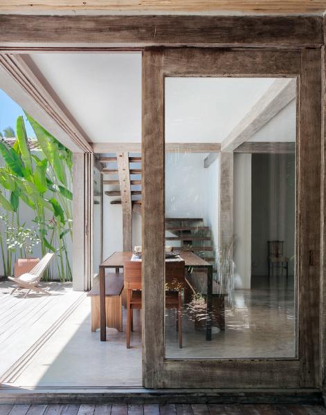 Opulenta simplicidad: Una casa rural en la costa brasileña
