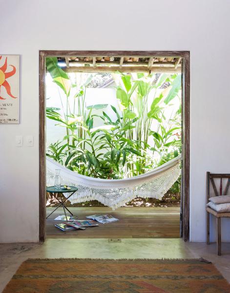 Opulenta simplicidad: Una casa rural en la costa brasileña