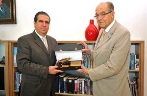 Luis Callejón entrega Jábega Fenicia a Ministro Turismo Dominicana